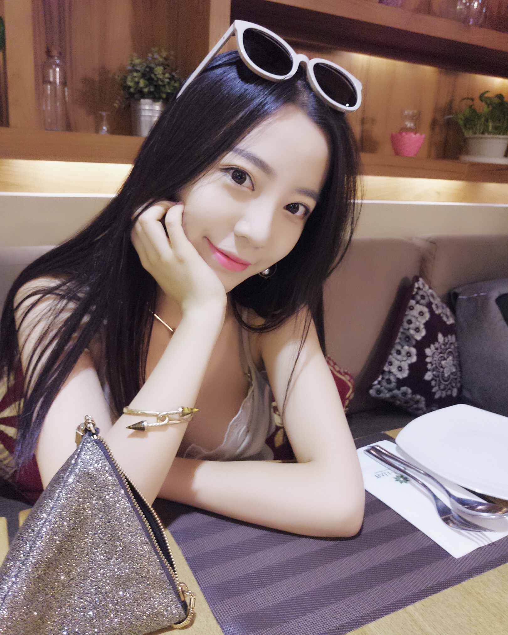 3月8日出生于中国湖北 a target="_blank" href="/item/襄阳/890763"