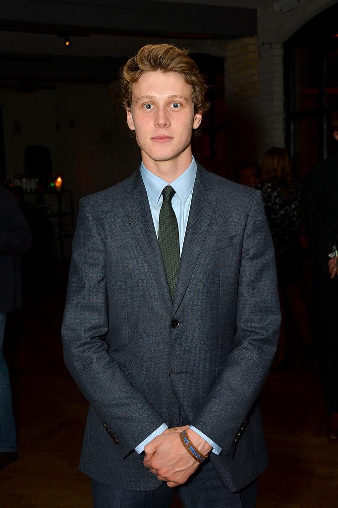  p>乔治·麦凯 i>(george mackay) /i>,1992年3月13日出生于英国伦敦