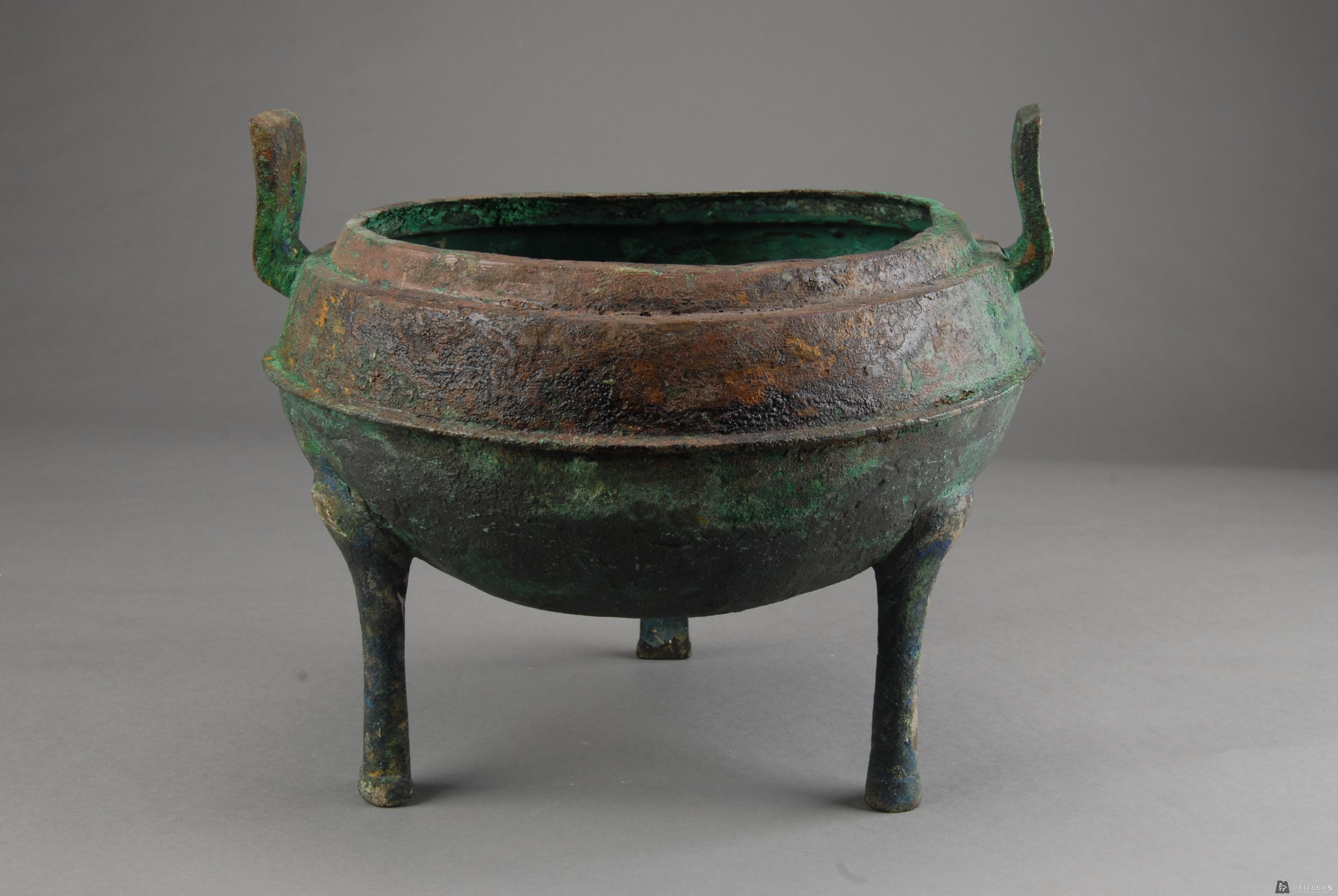 汉双耳三足铜鼎