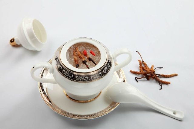  p>虫草炖燕窝是一道以虫草和燕窝为主料的菜品. /p>