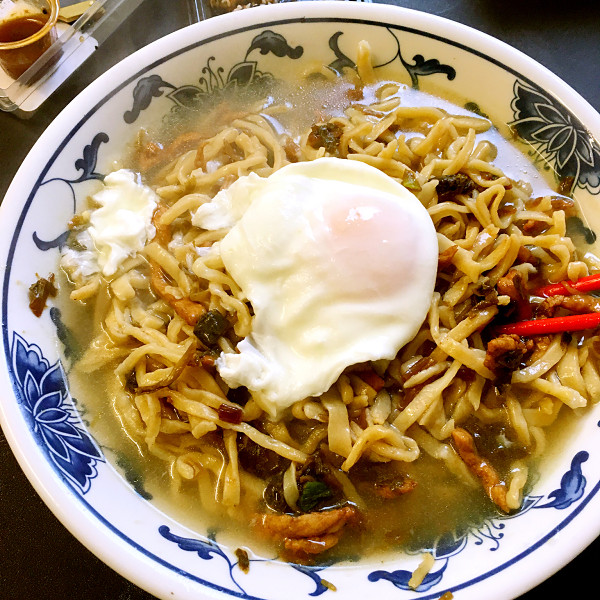 雪菜肉丝煎蛋面