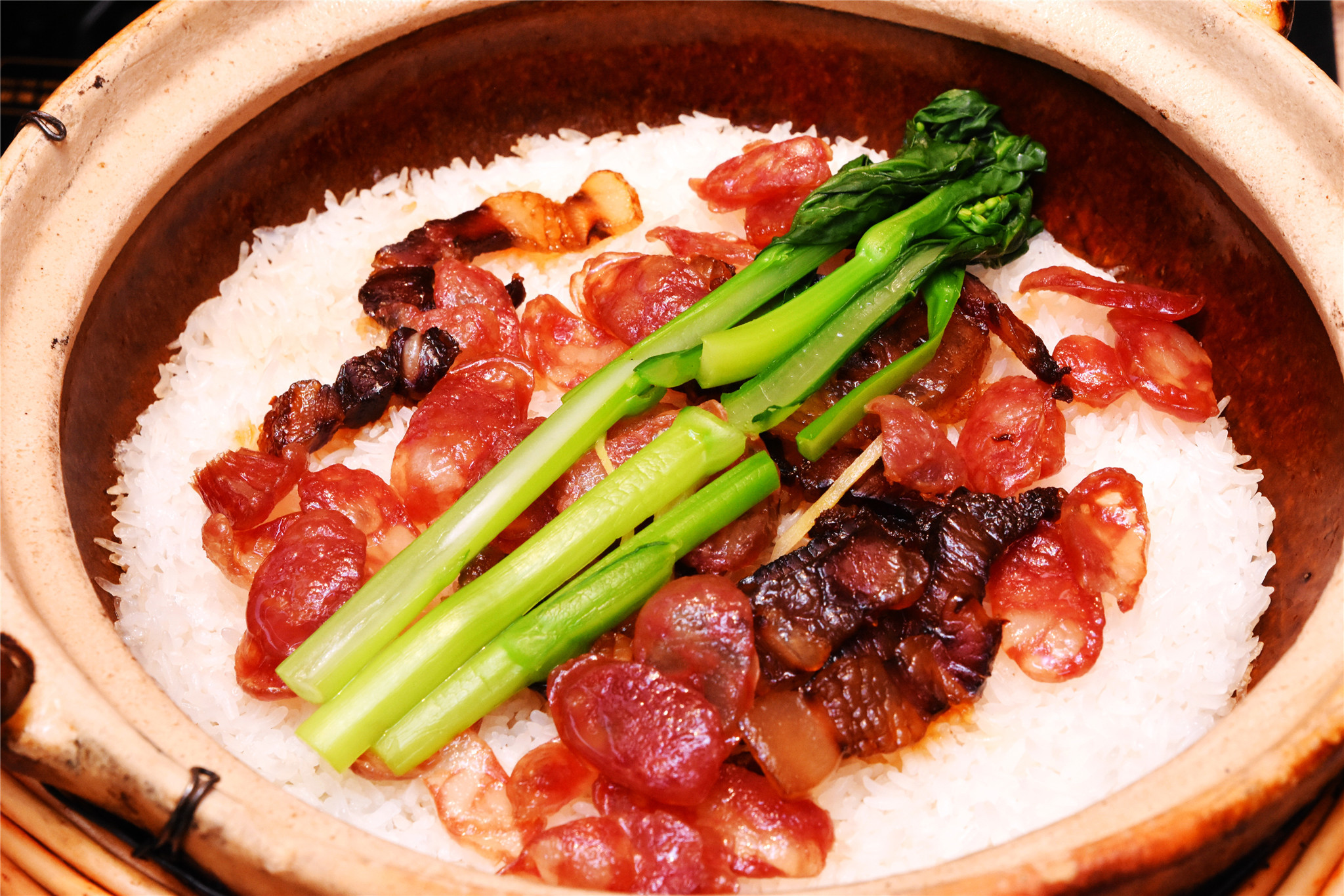 芋香腊肠煲仔饭