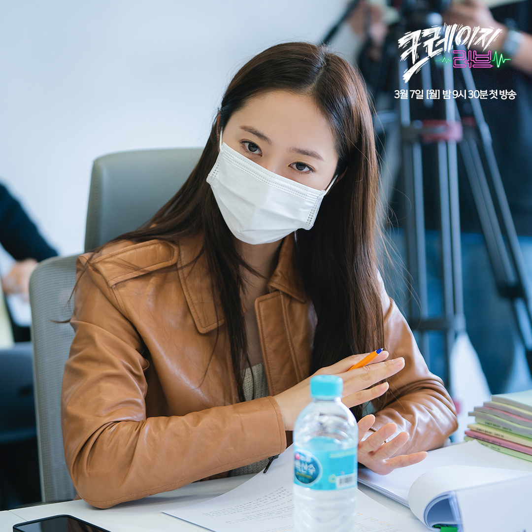 " data-ctrid="swuwn6hsejtk">《疯狂爱情》由金正贤执导,金宝蓝编剧