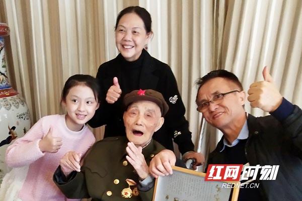 小戏骨林黛玉扮演者周漾玥慰问湖南百岁老红军_百科TA说