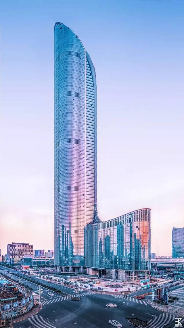 酒店位于 a target="_blank" href="/item/苏州国际金融中心/9383421"