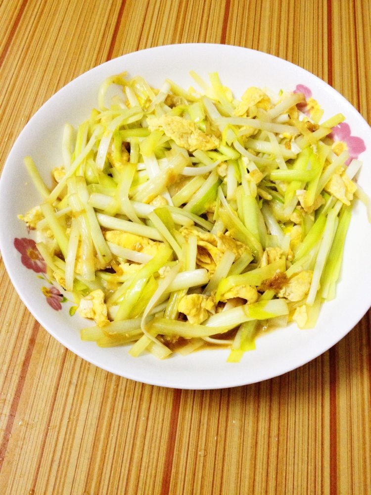 酥脆肉粒炒韭黄