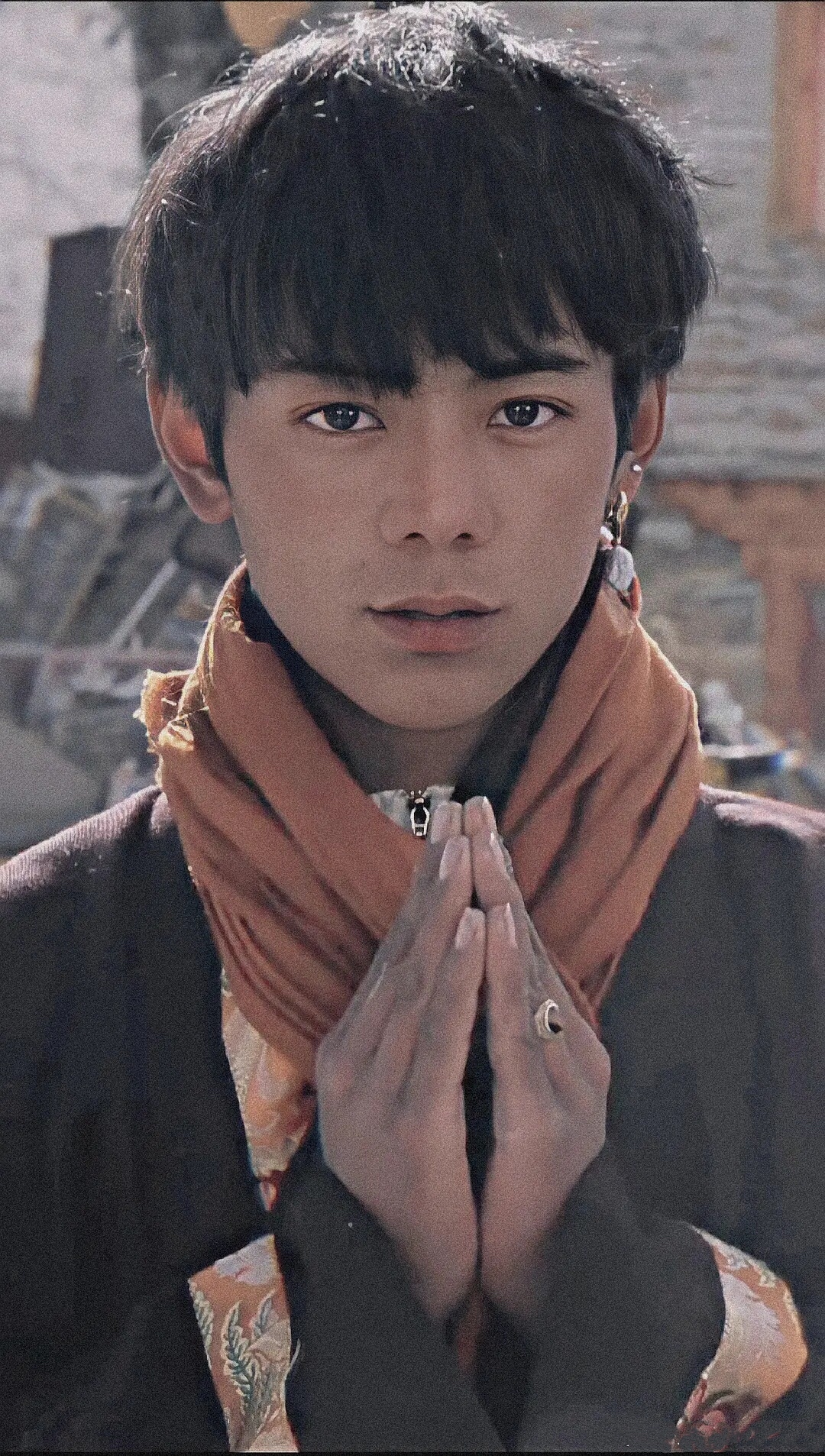  p>丁真珍珠(汉语名:丁真),藏族,中国内地男歌手