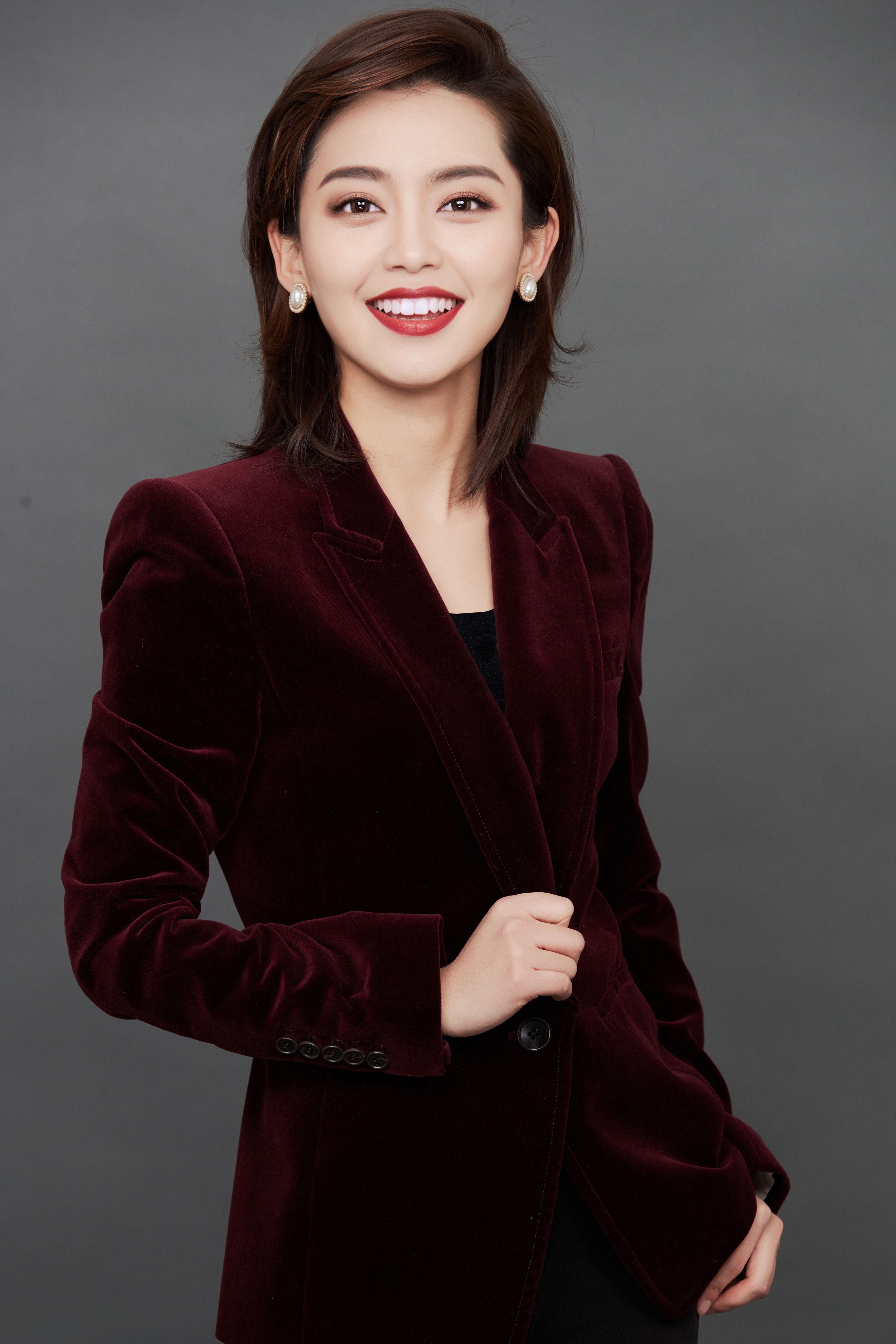 id="t6sw92dwjlmn">6 /sup>毕业院校于中国传媒大学播音与主持艺 span