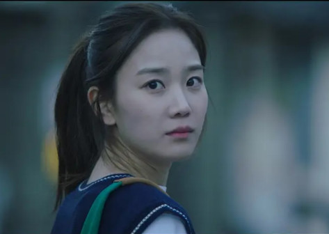 《魔女》饰演许恩实