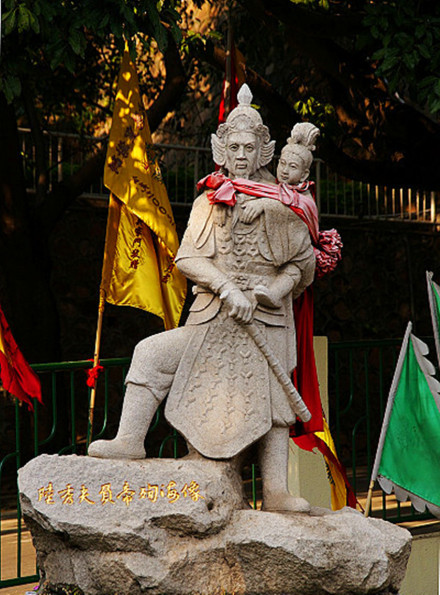 陆秀夫背幼帝投海