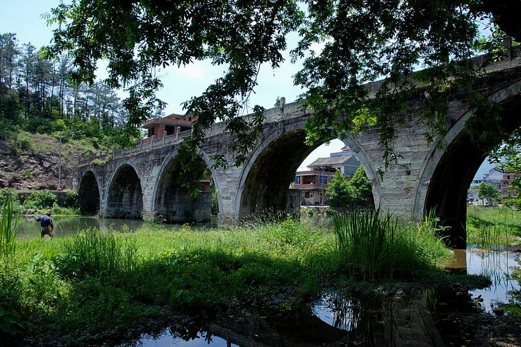  p>新建镇,隶属浙江省丽水市缙云县,地处缙云县西北部,东与 a target=