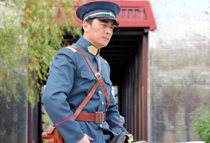 情感电视剧《雪狼山剿匪》讲述了清末民初,军阀混战,政局动荡,一时间