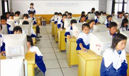  p>湖南省桃江县第四中学,简称桃江四中,位于桃江县的工业重镇灰山港