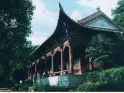  p>都昌县博物馆位于都昌县城南一公里处的南山风景区内,1981年"都昌