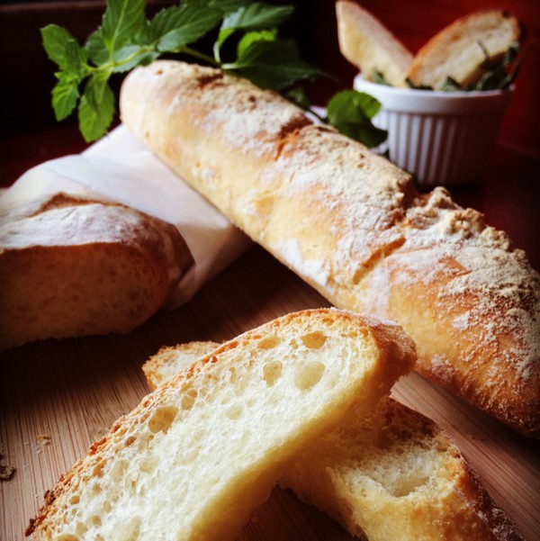  p>法棍面包(法语:baguette, /baɡ  t/)是一道由 a target="_blank"