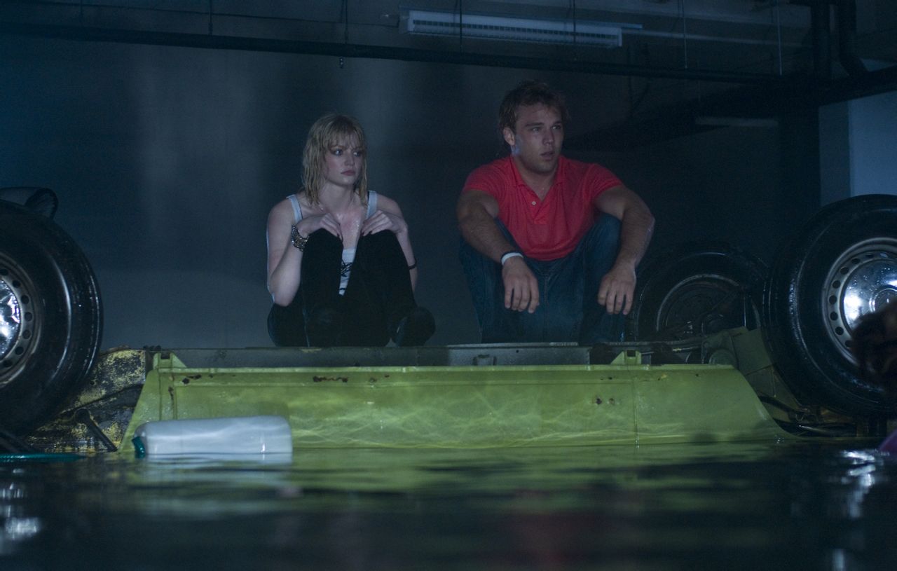  p>《大海啸之鲨口逃生》是由云南电影集团有限责任公司,北京光线影业