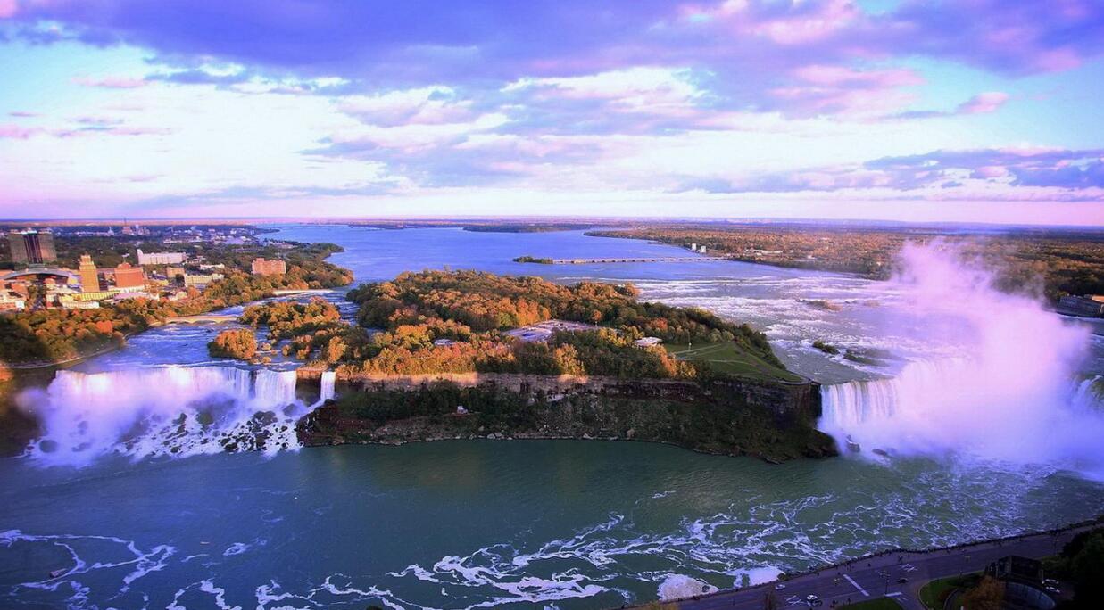  p>尼亚加拉瀑布(niagara falls)位于 a target="_blank" href="/item
