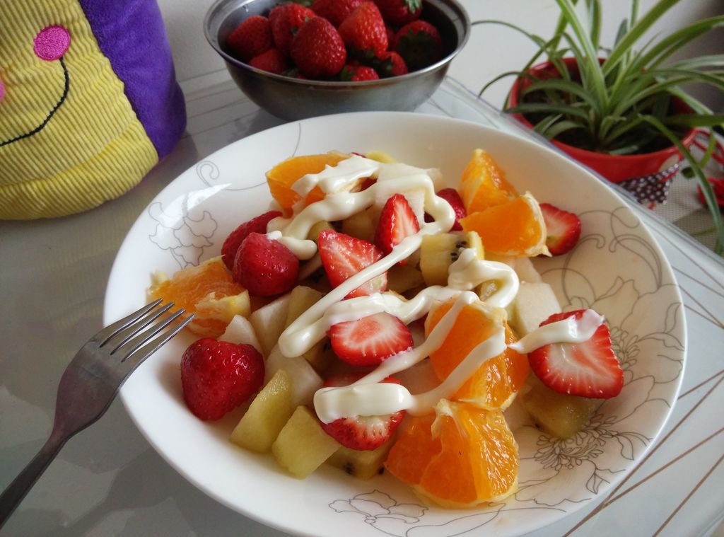草莓苹果水果沙拉