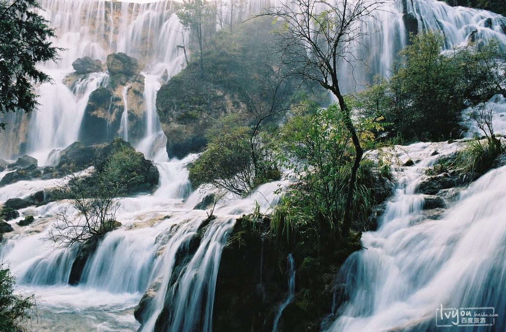 四川诺日朗瀑布