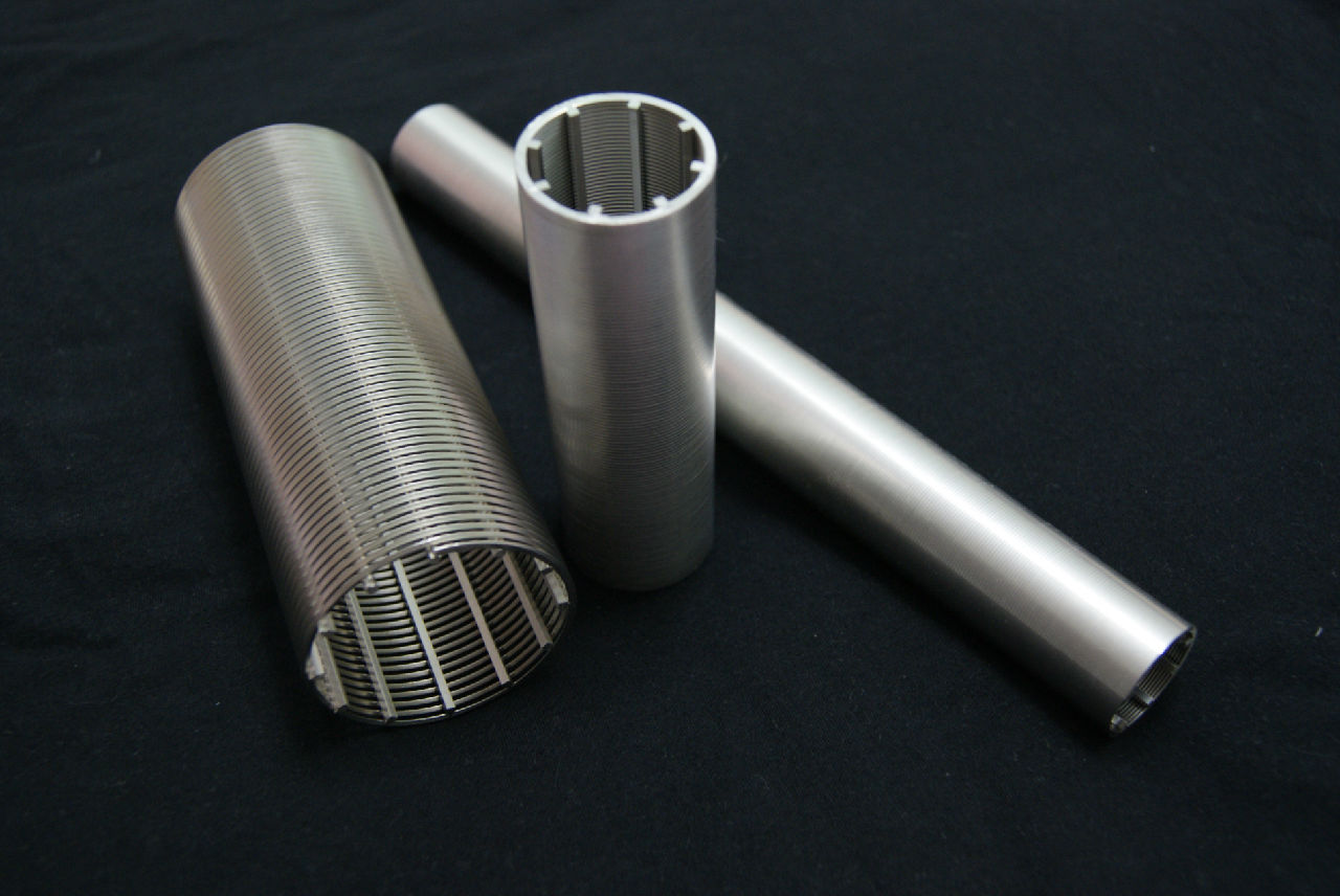  p>绕丝筛管是一种有孔眼的滤水器材.