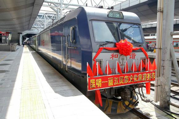  p>丽江号民族文化列车是由昆明开往丽江的民族文化品牌列,该采用双层