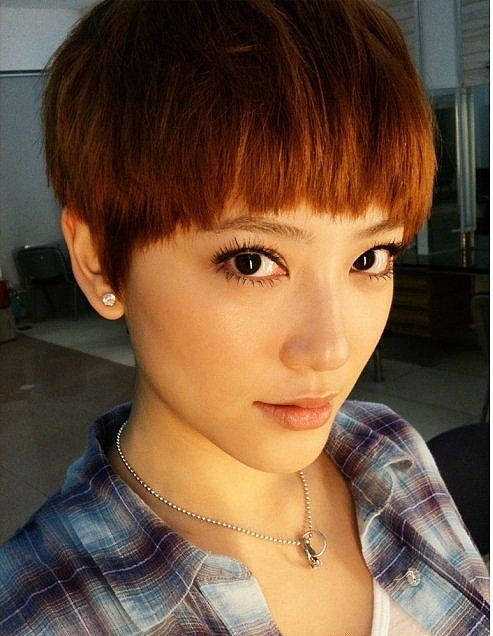  p>应采儿 i>(cherrie ying) /i>,1983年6月20日出生于台湾省台北市