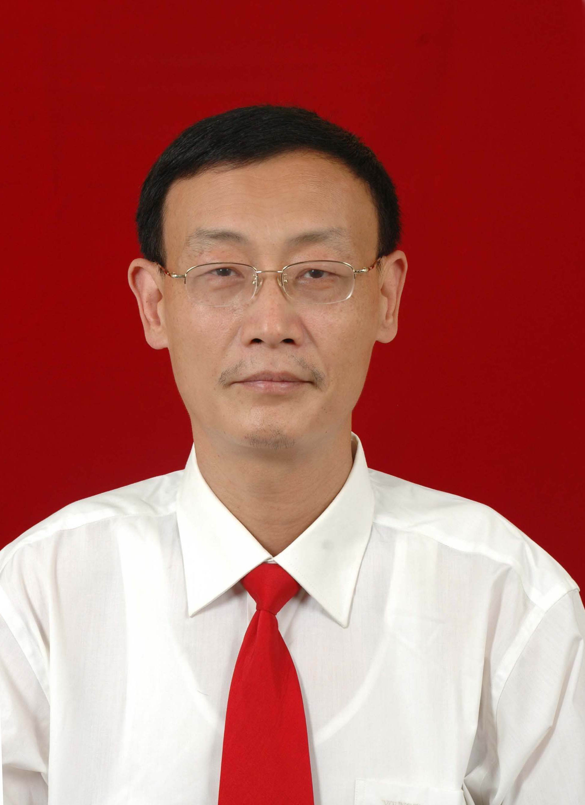 2012年8月,任永丰县工业和信息化委员会党委书记,主持县工信委党委