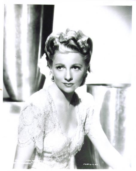  p>琼·芳登(joan fontaine,1917年11月21日—2013年12月15日),出生于