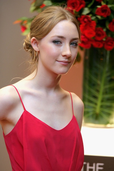 莎·罗南(saoirse ronan),1994年4月12日出生于美国纽约,爱尔兰女演员