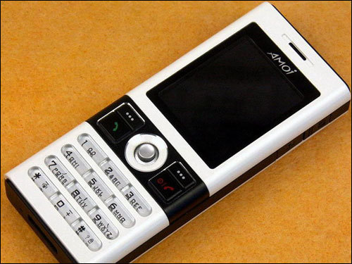 夏新品牌旗下的一款 a target="_blank" href="/item/直板手机