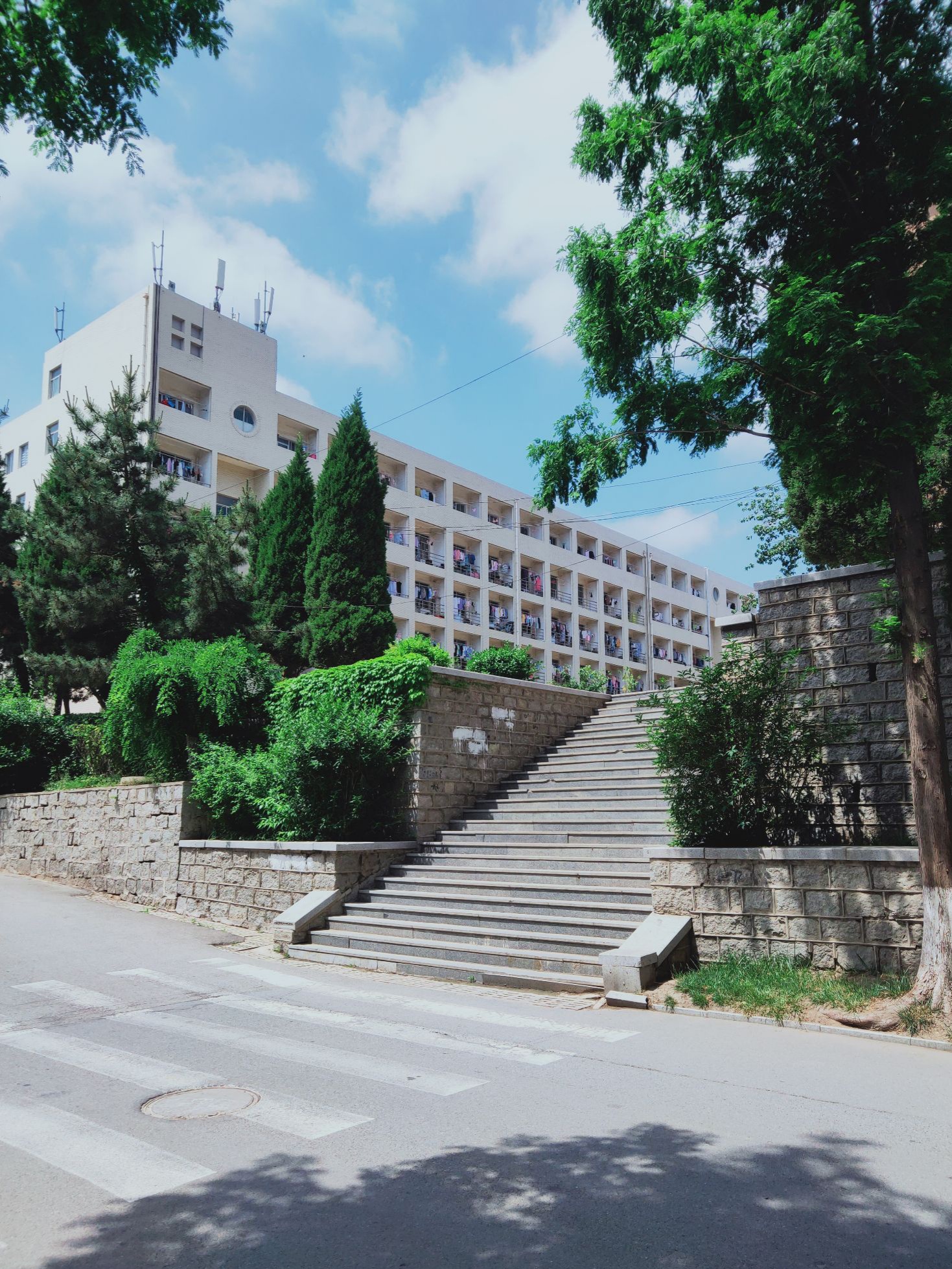  p>鲁东大学(ludong university)坐落在 a target="_blank" href="