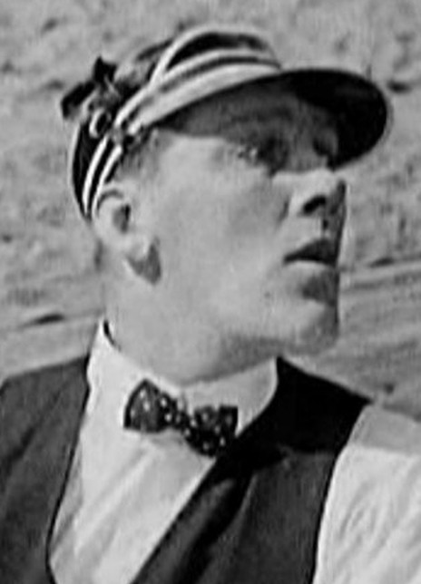  p data-id="gn0g1z40om">john aasen,演员,1936年参演电影《陈查理在