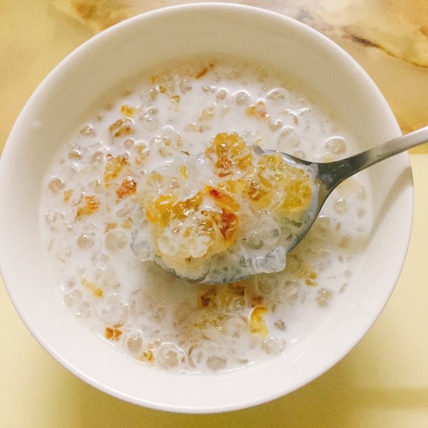 莲子牛奶西米露