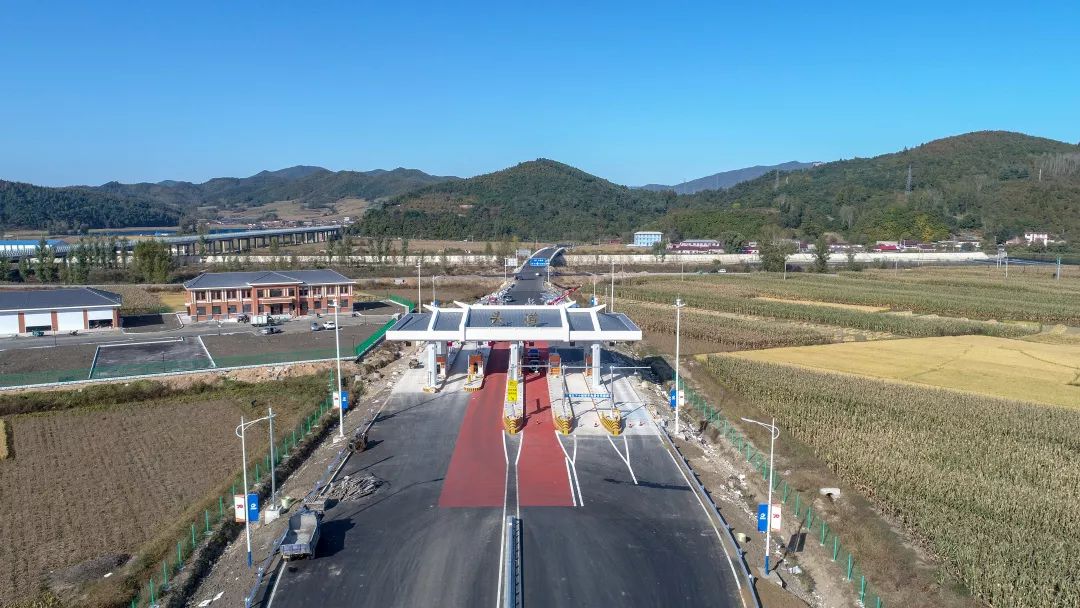 为中国国家高速公路网联络线 a target="_blank" href="/item/集安