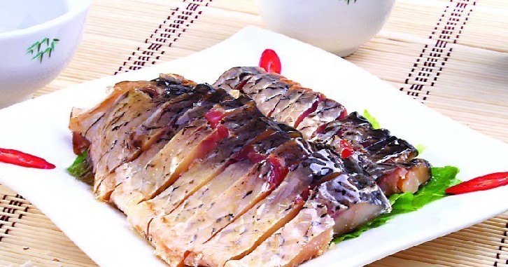 青海湟鱼是青海湖中的特产,以其鲜嫩味美而著称高原.