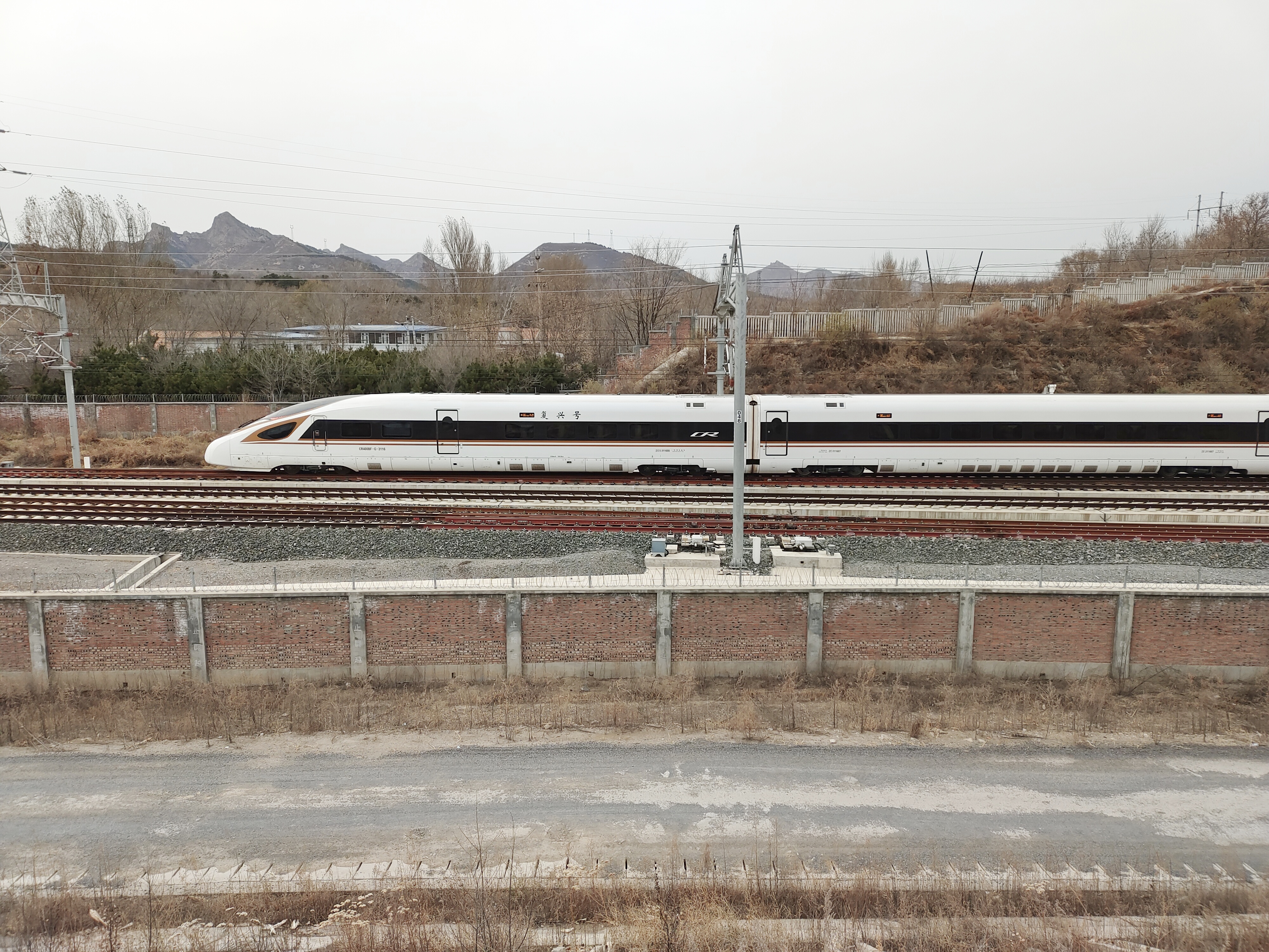 high-speed railway),简称京哈高铁,又名京哈高速线,是一条连接中国 a