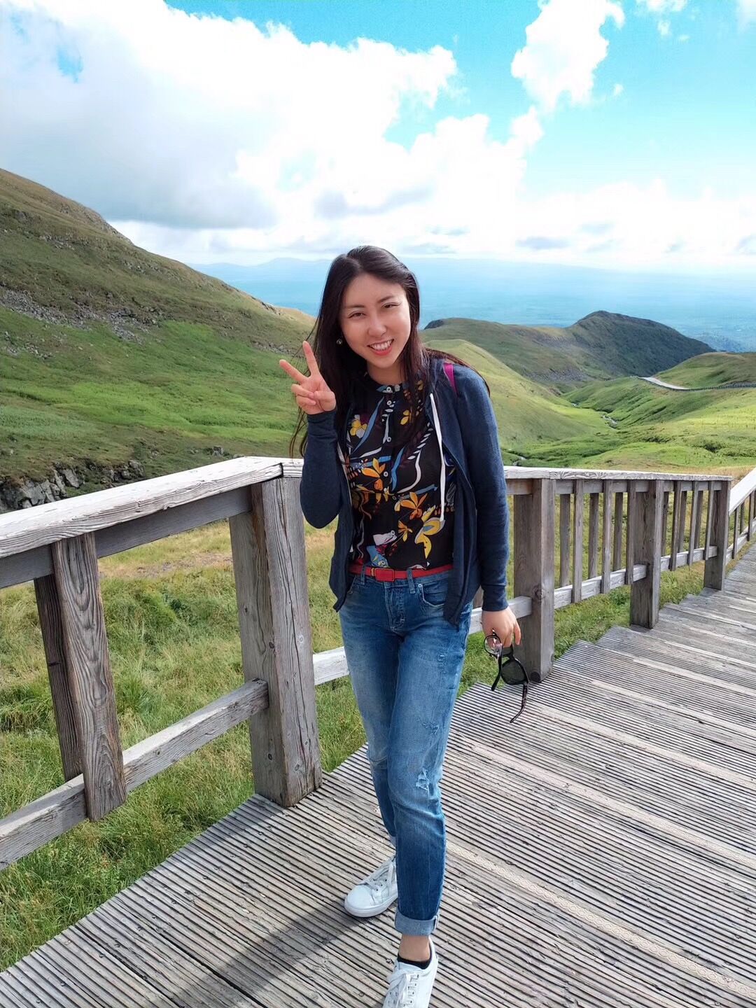  p data-id="2fkfpmpjw53">贾浅浅,女,汉族,1979年11月出生,当代作家