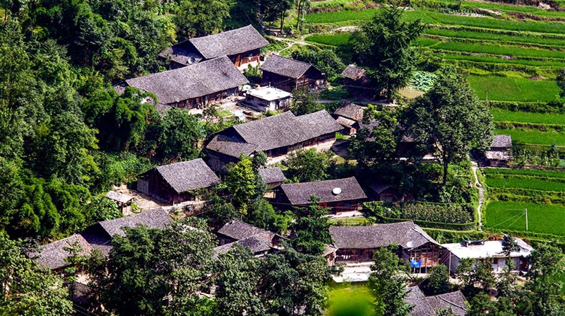  p>板夹溪十三寨,位于重庆市黔江区小南海镇新建村,东邻小南海地震