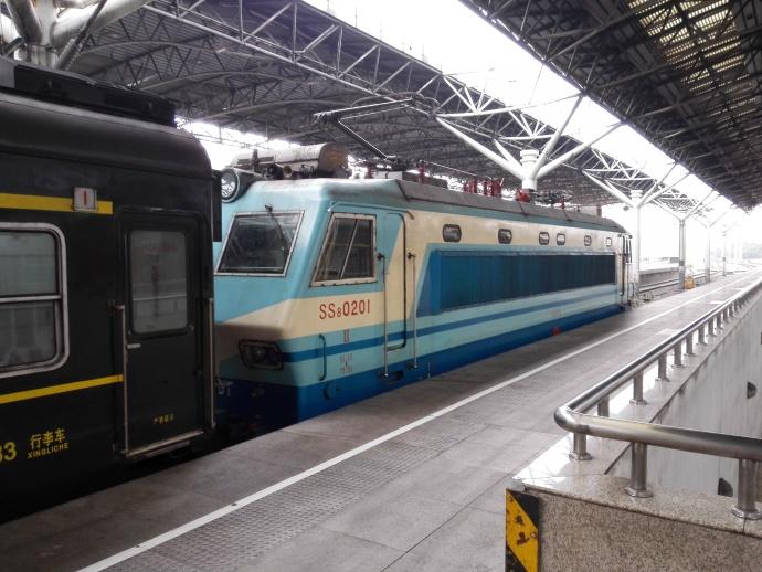  p> b>k576/k575次列车 /b>是中国铁路运行于 a target="_blank" href