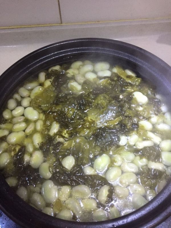 酸菜蚕豆汤