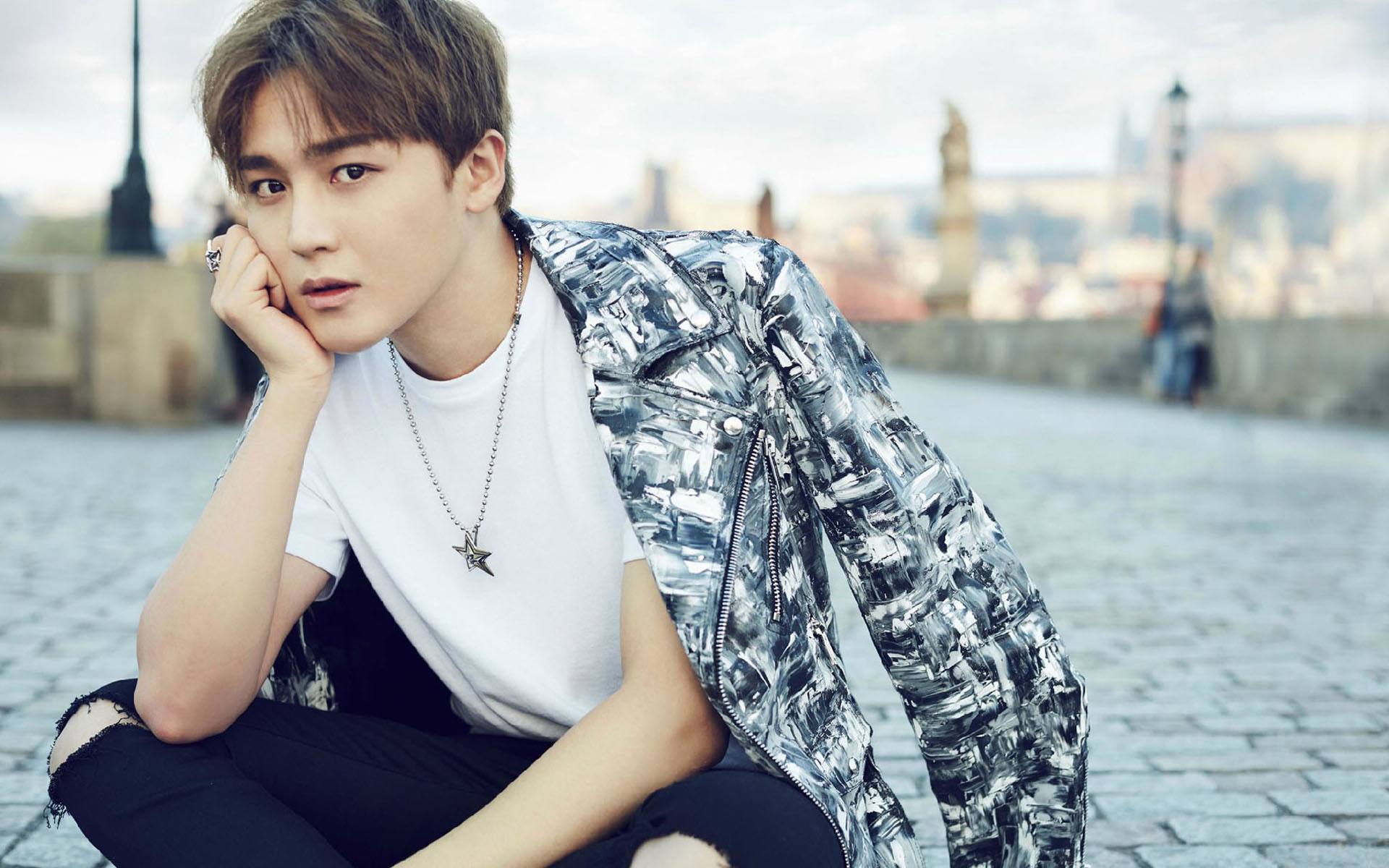  p>李炜,1988年12月6日出生于福建省连江县,中国内地男歌手,毕业于 a