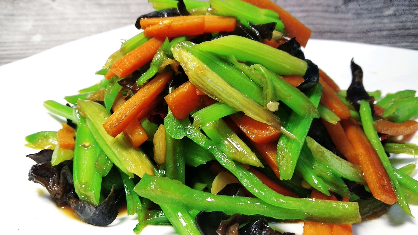芹菜炒木耳