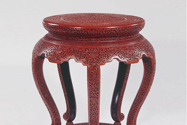 剔红缠枝花圆木凳