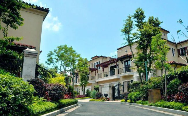  p>峰景高尔夫别墅区位于东莞市东城区黄旗山,总建筑面积508500,总