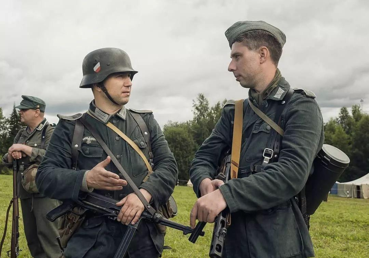 德军最后的救赎：杂牌德军护卫平民到覆灭，元首最后电报：它在哪_百科TA说