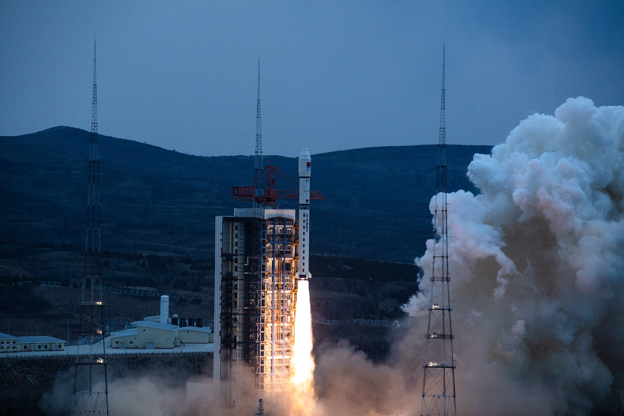 年3月30日18时50分,我国在太原卫星发射中心使用长征二号丁运载火箭