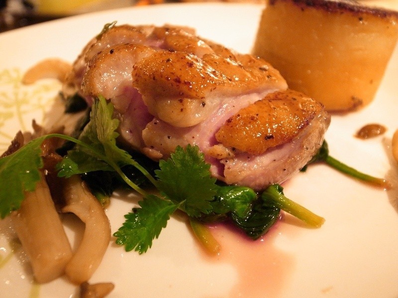  p data-id="gnxbfq1h6m">龙蒿奶油鸡是一道菜品,主料是带骨鸡肉等