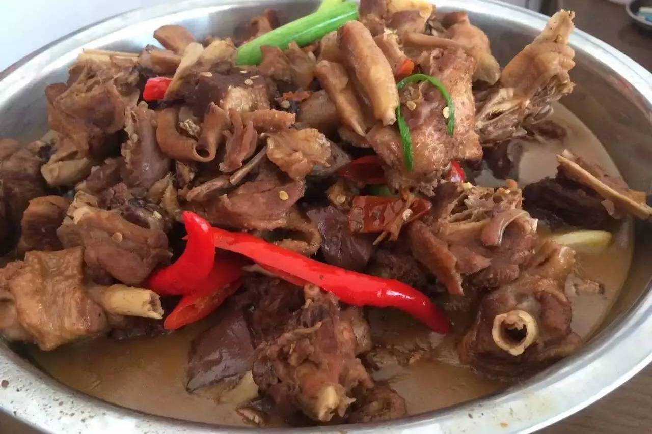 >" b>梅岭鹅王 /b>"是 a target="_blank" href="/item/南雄/1395612"