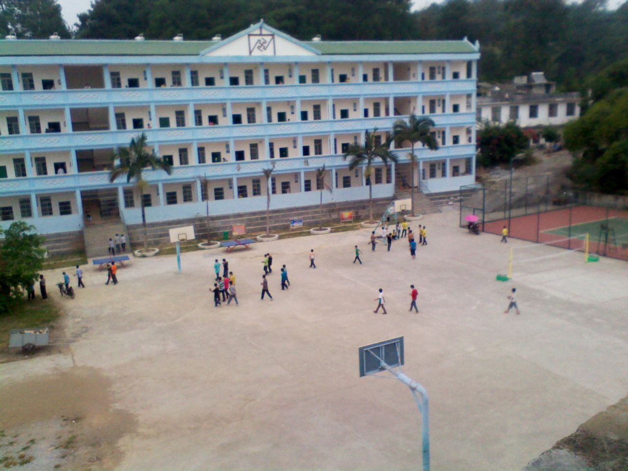  p>忻城县民族中学始建于1982年,位于城关镇翠屏北路,主要经营负责本