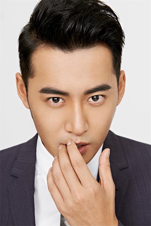  p>魏巍(kk),1983年4月21日生于黑龙江省哈尔滨市,中国内地主持人